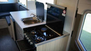 Kitchen with Gas cooker & grill