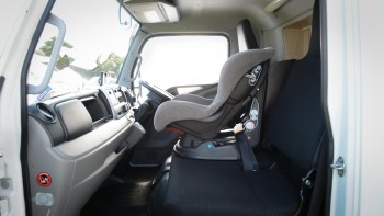 4-berth Fuso 3-seat front cab (suitable for child seat)
