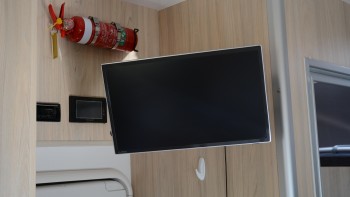 4-berth Fuso Satellite TV & DVD player