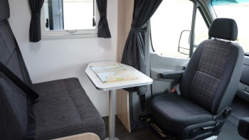 SAM Front removable table & swivel front passenger seat