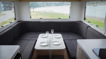 SAM Rear dining & removable table